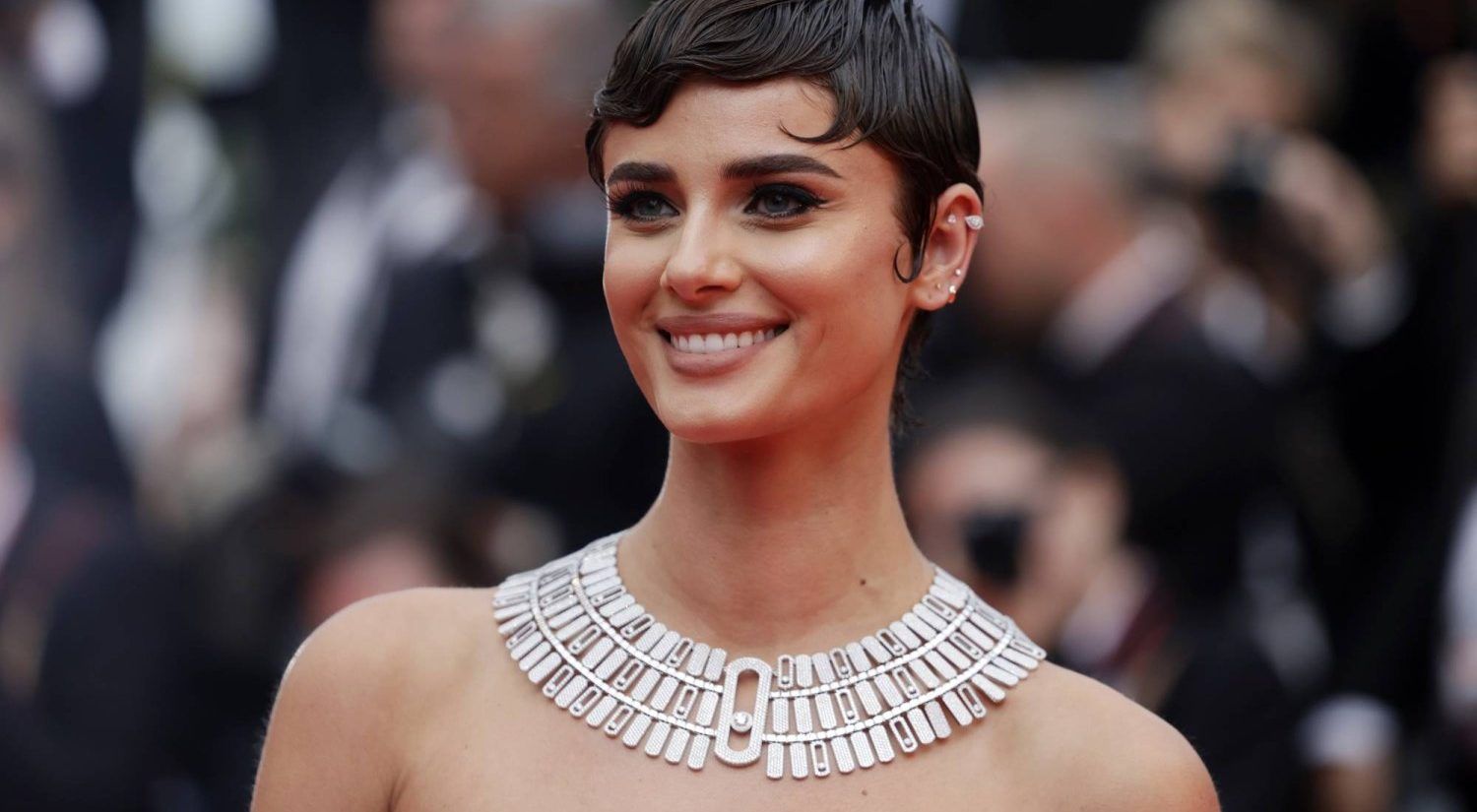 الأمريكان لسه بيقلدوا كيلوباترا.. شاهد المزة تايلور هيل لابسة ايه