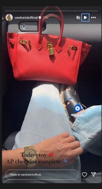 شاهد .. ساندرا رزق تستعرض ساعتها الباهظة من Audemars Piguet..و سعر خيالي لحقيبة يدها