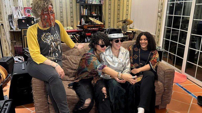 أول فرقة روك نسائية سعودية تقيم حفلات غنائية في الداخل والخارج