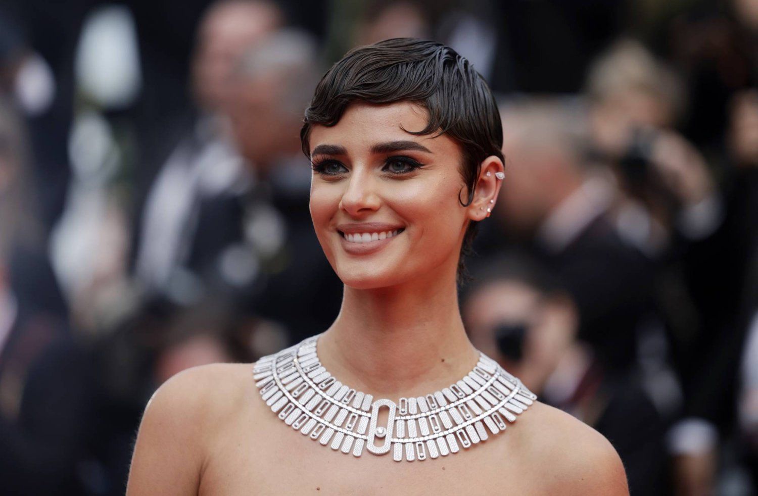 الأمريكان لسه بيقلدوا كيلوباترا.. شاهد المزة تايلور هيل لابسة ايه