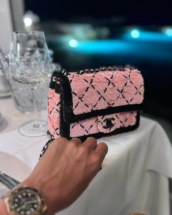 شاهد .. بالصور- سعر مرتفع جداً لحقيبة يد ساندرا رزق..و إطلالتها تخطف الأنظار