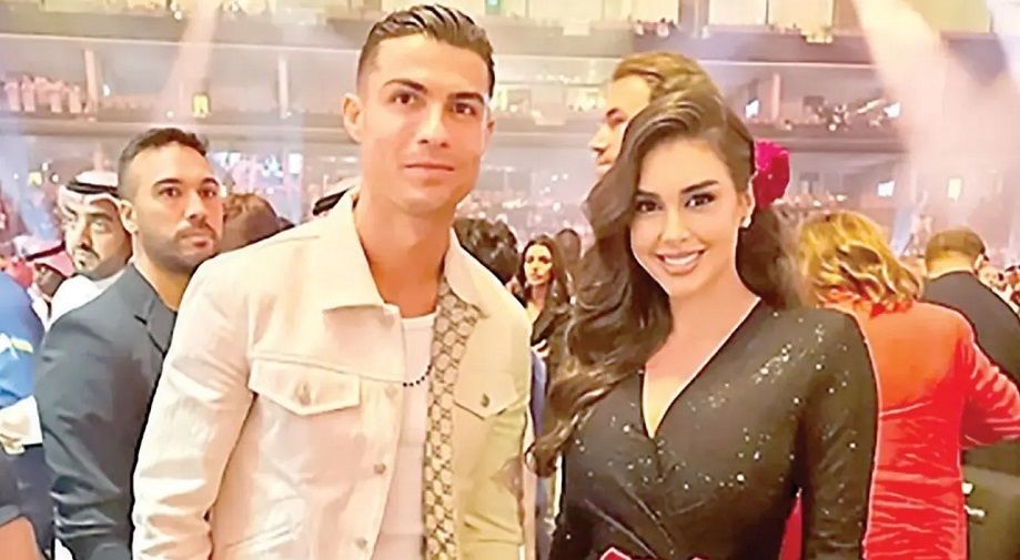 رونالدو سعى إلى الصورة بجوار ياسمين صبري: واقف زي التلميذ العبيط