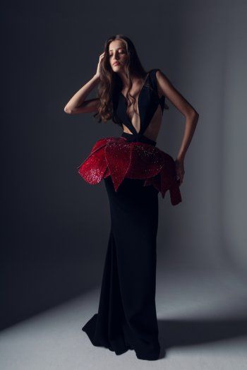 شاهد .. آفا تقدم مجموعته المستلهمة من النساء القويات والواثقات