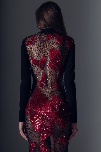 شاهد .. آفا تقدم مجموعته المستلهمة من النساء القويات والواثقات