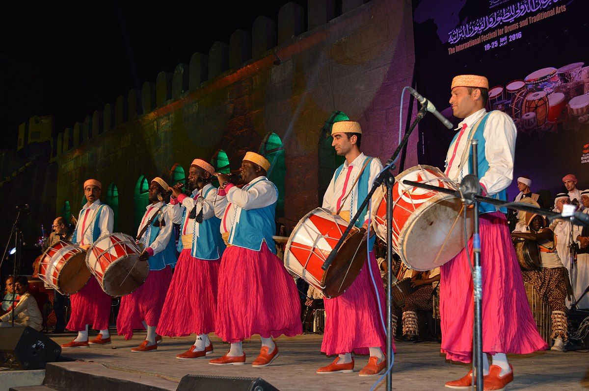 القاهرة ماسكة الطبول 5 أيام واللي عنده صداع يتفسح