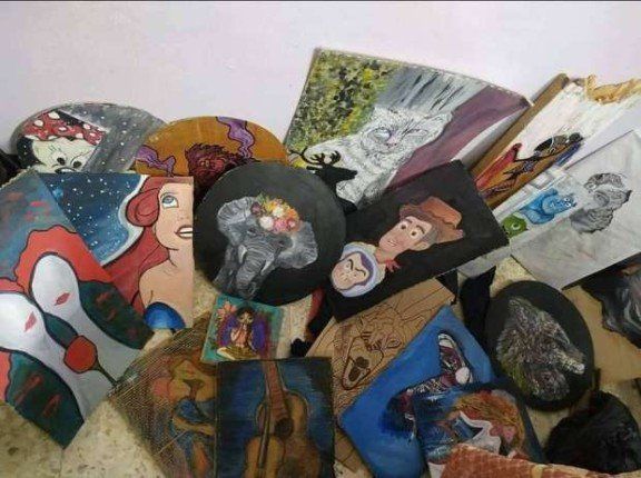 لوحات تشكيلية من القمامة في معارض دولية