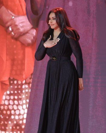 شاهد .. إليكم سعر فستان أحلام من Elisabetta Franchi .. وممثلة لبنانية إرتدته قبلها- بالصور