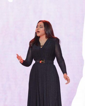 شاهد .. إليكم سعر فستان أحلام من Elisabetta Franchi .. وممثلة لبنانية إرتدته قبلها- بالصور