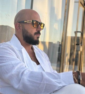 شاهد .. أكسسوارات محمود العسيلي تلفت الأنظار وثمنها يقدر بآلاف الدولارات