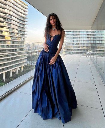 شاهد .. توبا بويوكستون تتألق بفستان أزرق وعقد يبلغ سعره ربع مليون دولار