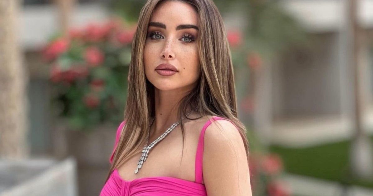 شاهد .. هنا الزاهد متألقة بفستان أسود بالغ الأناقة.. شـ ـاهدوا