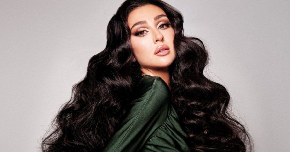 شاهد .. جيسي عبدو تتالق بإطلالة فاخرة تحبس الأنفاس