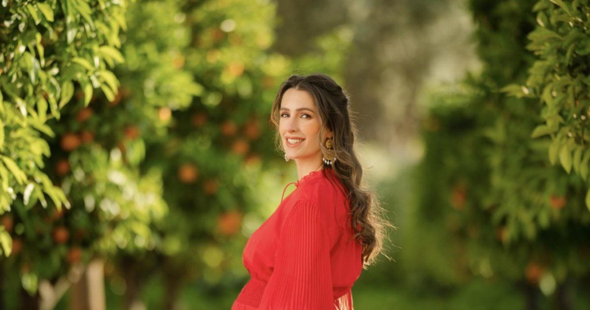 شاهد .. إطلالة أنيقة للغاية للأميرة رجوة في الأشهر الأخيرة من حملها- بالصور