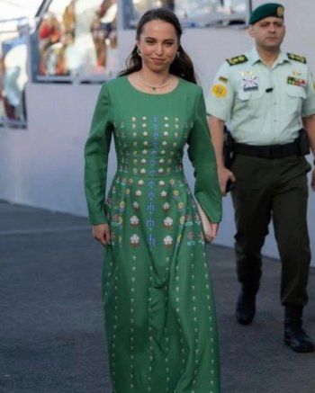 شاهد .. إطلالة الأميرتين إيمان وسلمى بالغة الأناقة