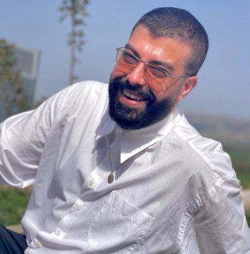 شاهد .. خاص- مازن سعد الدين يكشف كواليس مسرحية "إلى حدا ما" وهذا ما قاله عن عمر ميقاتي وسولانج تراك ورالف س. معتوق