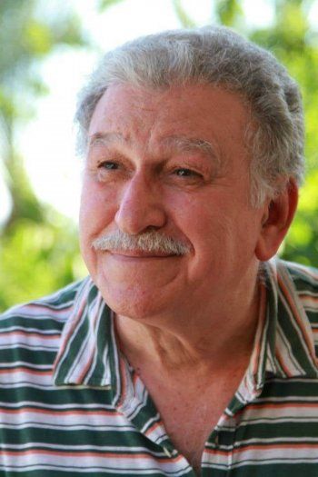 شاهد .. خاص - عمر ميقاتي يكشف أسرار مسرحية "إلى حدا ما" ويتحدث عن مسلسل " لعينيكِ " والكتابين اللذين يحضرهما