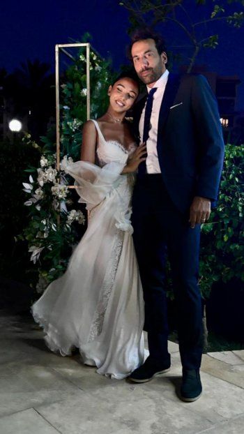 شاهد .. سلمى أبو ضيف بفستانين في حفل زفافها أحدهما بتوقيع زهير مراد