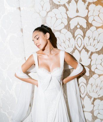 شاهد .. سلمى أبو ضيف بفستانين في حفل زفافها أحدهما بتوقيع زهير مراد