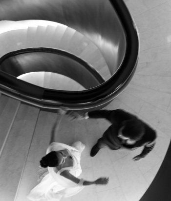 شاهد .. سلمى أبو ضيف بفستانين في حفل زفافها أحدهما بتوقيع زهير مراد