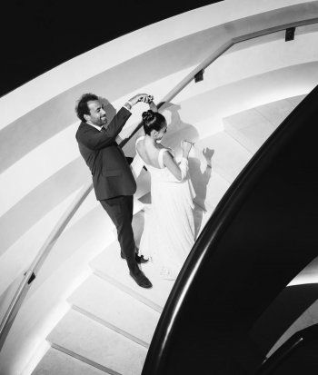 شاهد .. سلمى أبو ضيف بفستانين في حفل زفافها أحدهما بتوقيع زهير مراد