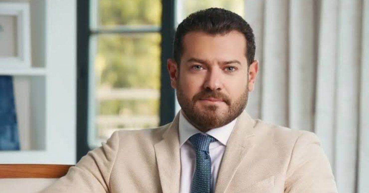 شاهد .. سعر ساعة عمرو يوسف مرتفع للغاية.. وهذه تفاصيلها