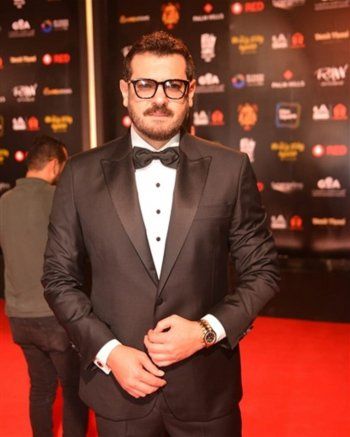 شاهد .. سعر ساعة عمرو يوسف مرتفع للغاية.. وهذه تفاصيلها