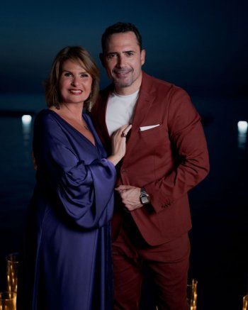 شاهد .. يسرا تتألق بفستان بنفسجي من الساتان وهذا سعره