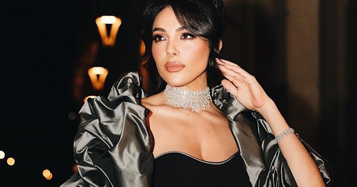 شاهد .. ساشا دحدوح تتألق بفستان من تصميم نور فتح الله خلال العرض الأول لفيلم "ولاد رزق 3"