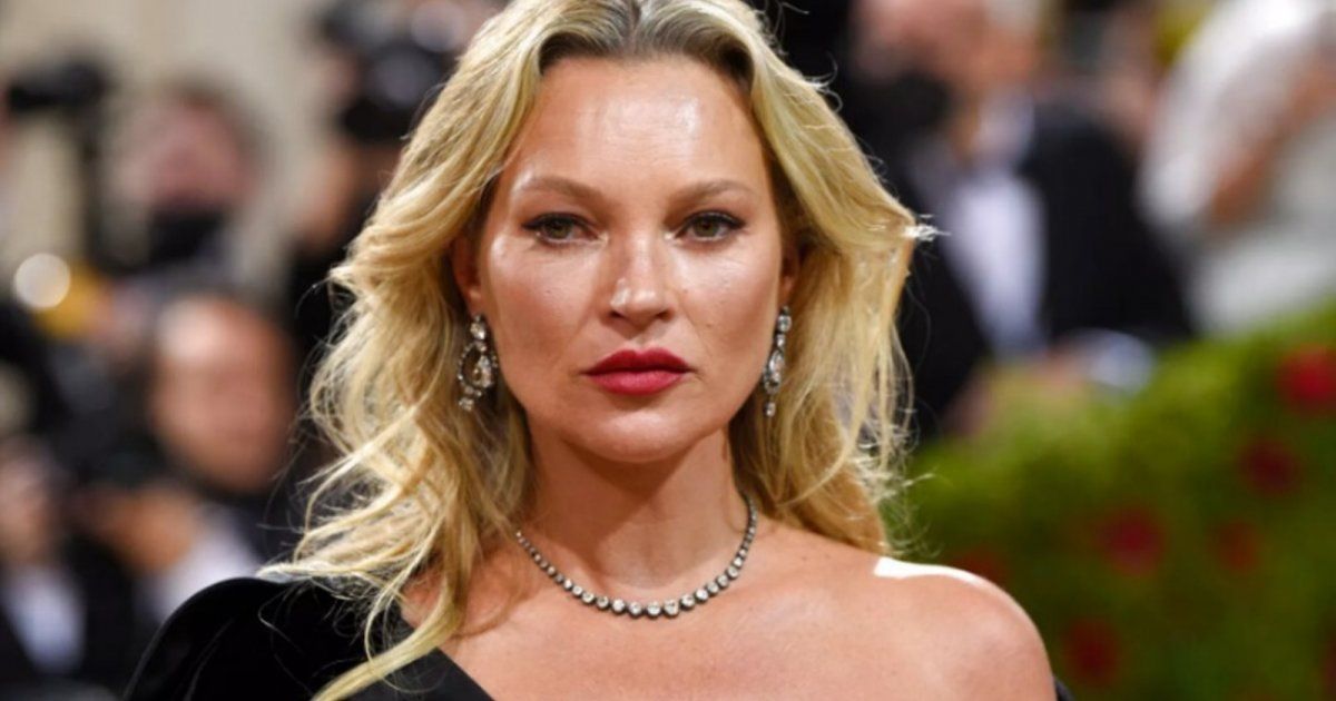 شاهد .. كيت موس بإطلالة جريئة خلال حفل "DIOR AFTER PARTY"