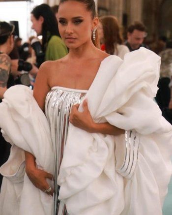 شاهد .. أناقة وجمال نيللي كريم في باريس يلفتان الأنظار