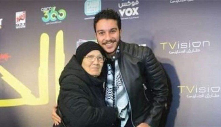 فنانة مصرية تعلن ملابسات إقامتها في دار للمسنين.. ما علاقة خالد النبوي ونجله؟