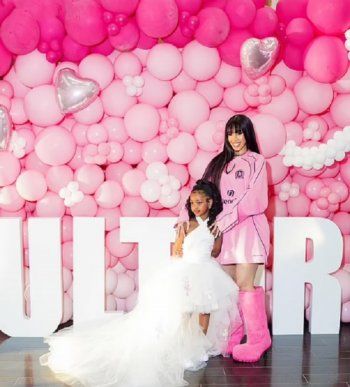 شاهد .. كاردي بي تحتفل بعيد ميلاد إبنتها كلتشر.. وسعر حقيبتها سيفاجئكم