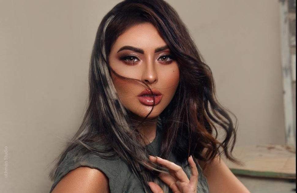 شاهد .. بالصور- مريم حسين تتألق بفستان أزرق صيفي