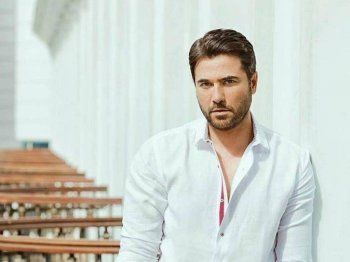 شاهد .. خاص - أحمد عز : لا أحب لقب أفضل ممثل .. وهذه حقيقة الخلافات بيني وبين عمرو يوسف