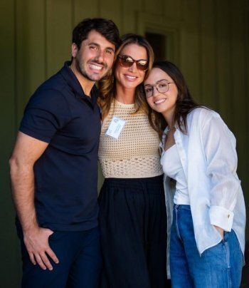 شاهد .. الأميرة إيمان والأميرة سلمى على خطى والدتهما الملكة رانيا بالأناقة.. شاهدوا أجمل إطلالاتهن سوياً