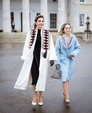 شاهد .. الأميرة إيمان والأميرة سلمى على خطى والدتهما الملكة رانيا بالأناقة.. شاهدوا أجمل إطلالاتهن سوياً