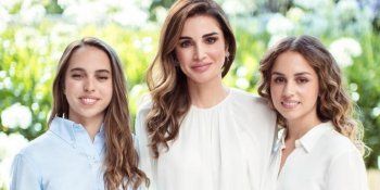 شاهد .. الأميرة إيمان والأميرة سلمى على خطى والدتهما الملكة رانيا بالأناقة.. شاهدوا أجمل إطلالاتهن سوياً