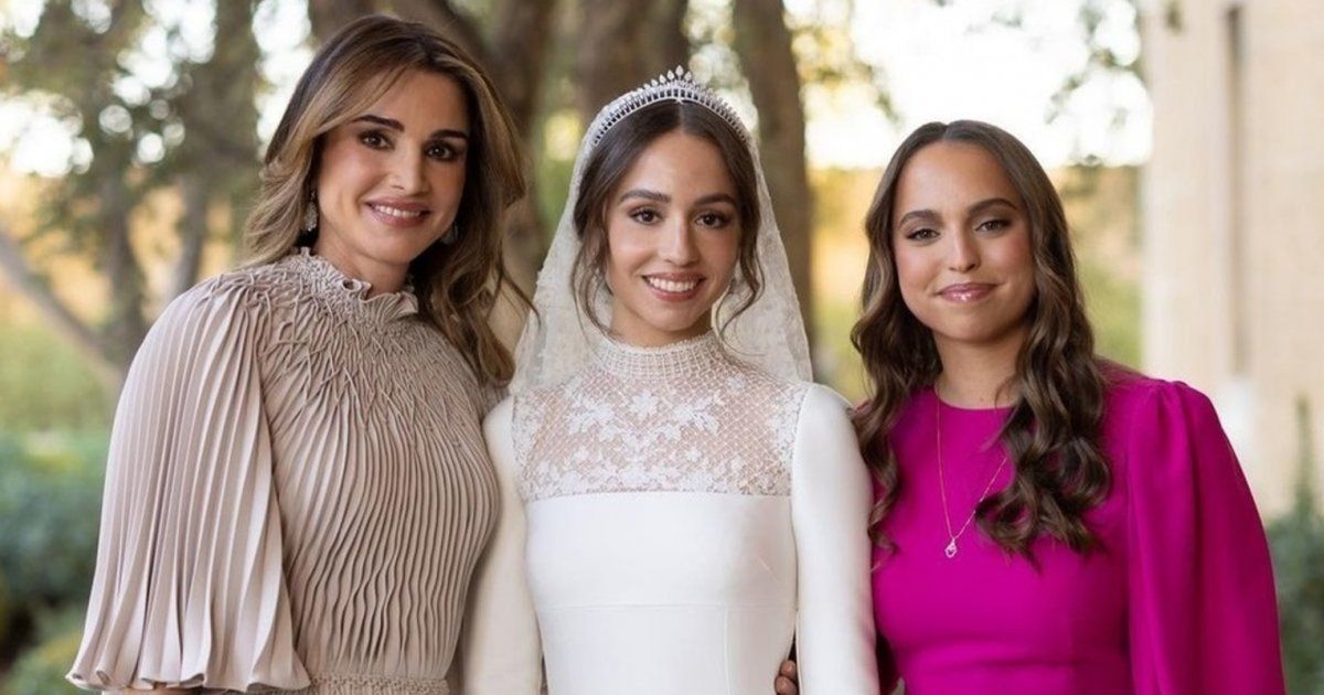 شاهد .. الأميرة إيمان والأميرة سلمى على خطى والدتهما الملكة رانيا بالأناقة.. شاهدوا أجمل إطلالاتهن سوياً