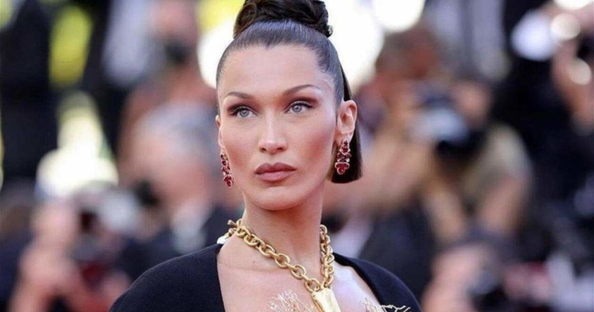 شاهد .. لهذا السبب إختارت بيلا حديد إرتداء هذه الـ تي شيرت