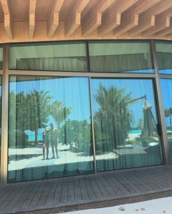 شاهد .. جورجينا رودريغيز تختار عقد بسعر خيالي لإطلالتها مع البكيني الأسود