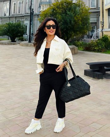 شاهد .. لطيفة التونسية تتألق بلوك كاجوال مميز .. وسعر حقيبة يدها من Dior سيفاجئكم