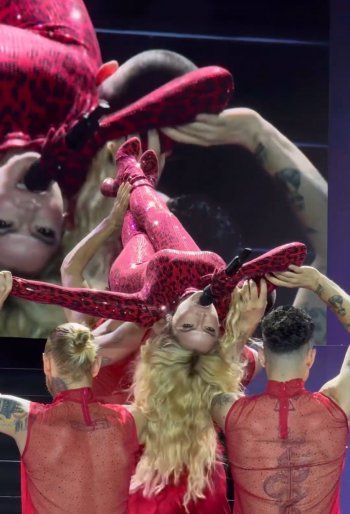 شاهد .. هاديسا تختار إطلالة "محتشمة" للغاية.. وهذا ما كشفته عن الأمر