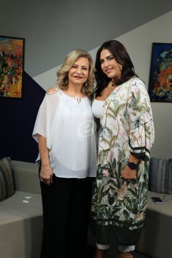 شاهد .. خاص وبالفيديو - سندريلا حكيم تروي قصتها المؤثرة وتقول : " نادر خوري دعمني ووجهني "