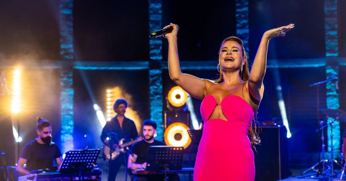 شاهد .. كارول سماحة تلهب مسرح مهرجان الحمامات الدولي بحفل كامل العدد-بالفيديو