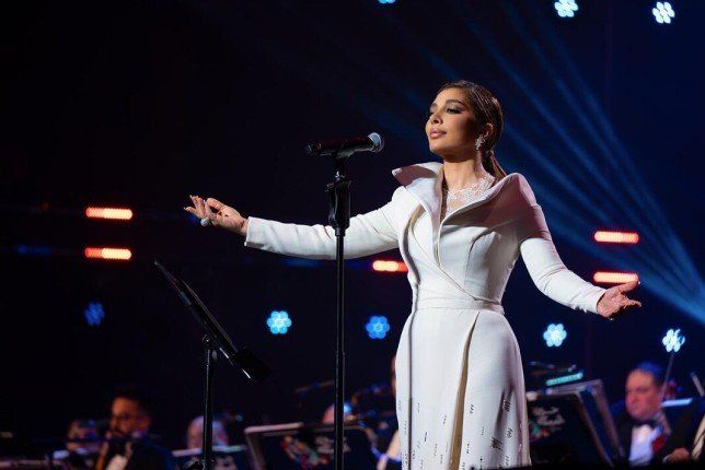 «اكتمل القمر».. أصالة بإطلالة مميزة وصوت راقي في حفلها الرياض