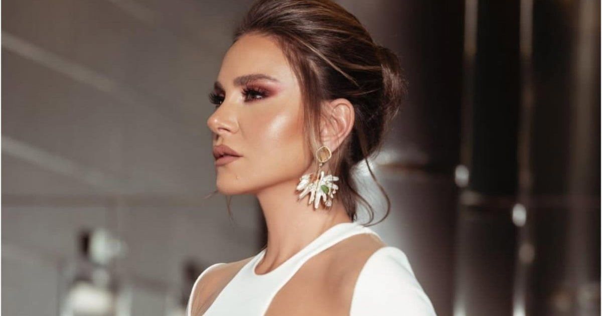 شاهد .. ديمة قندلفت تجول شوارع إسبانيا ليلاً و تستمتع بوقتها بلوك كاجوال رائع