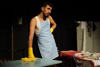 شاهد .. خاص - جو الخوري: " مسرحية Testosterone شجعت الأهالي على إستيعاب مشاعر أولادهم ولهذا السبب إستبعدت وجود مخرج للعمل "