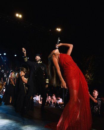 شاهد .. بالصور- مايا دياب بإطلالة براقة بالأحمر