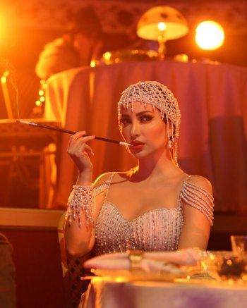 شاهد .. بالصور- نسرين طافش تلفت الأنظار بإطلالة جريئة