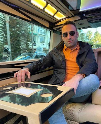 شاهد .. خاص - تمام بليق: " هناك شخصيات ظننا أنها راقية هددتنا و" النشرة مع تمام " أخذ منحى سياسياً وفنياً وإجتماعياً "